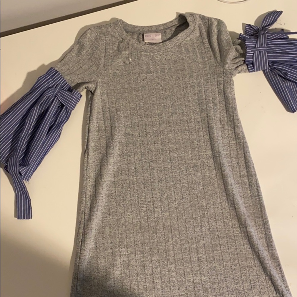 GREY DRESS WITH CUTE BLUE SLEEVES  LORD SND TAYLOR